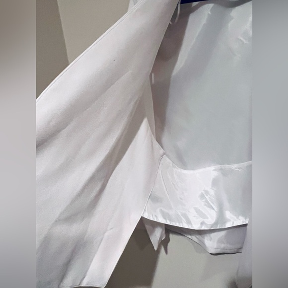 White Cape - Picture 3 of 7